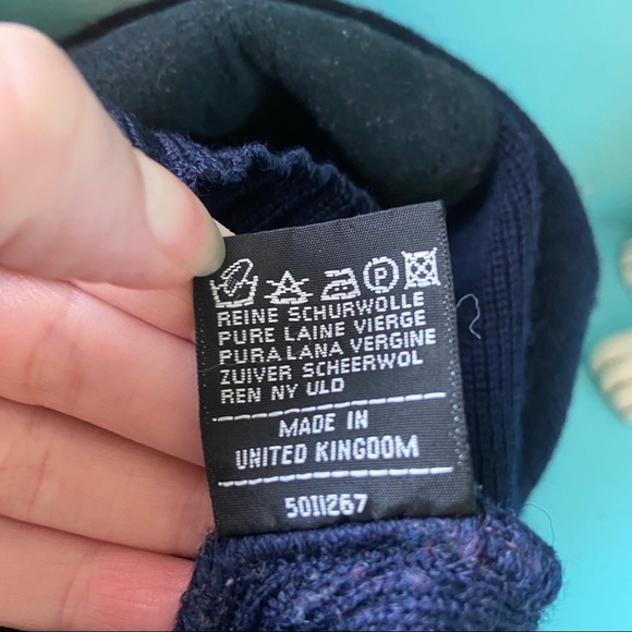 Men’s Vintage Burberry sweater - Picture 8 of 10